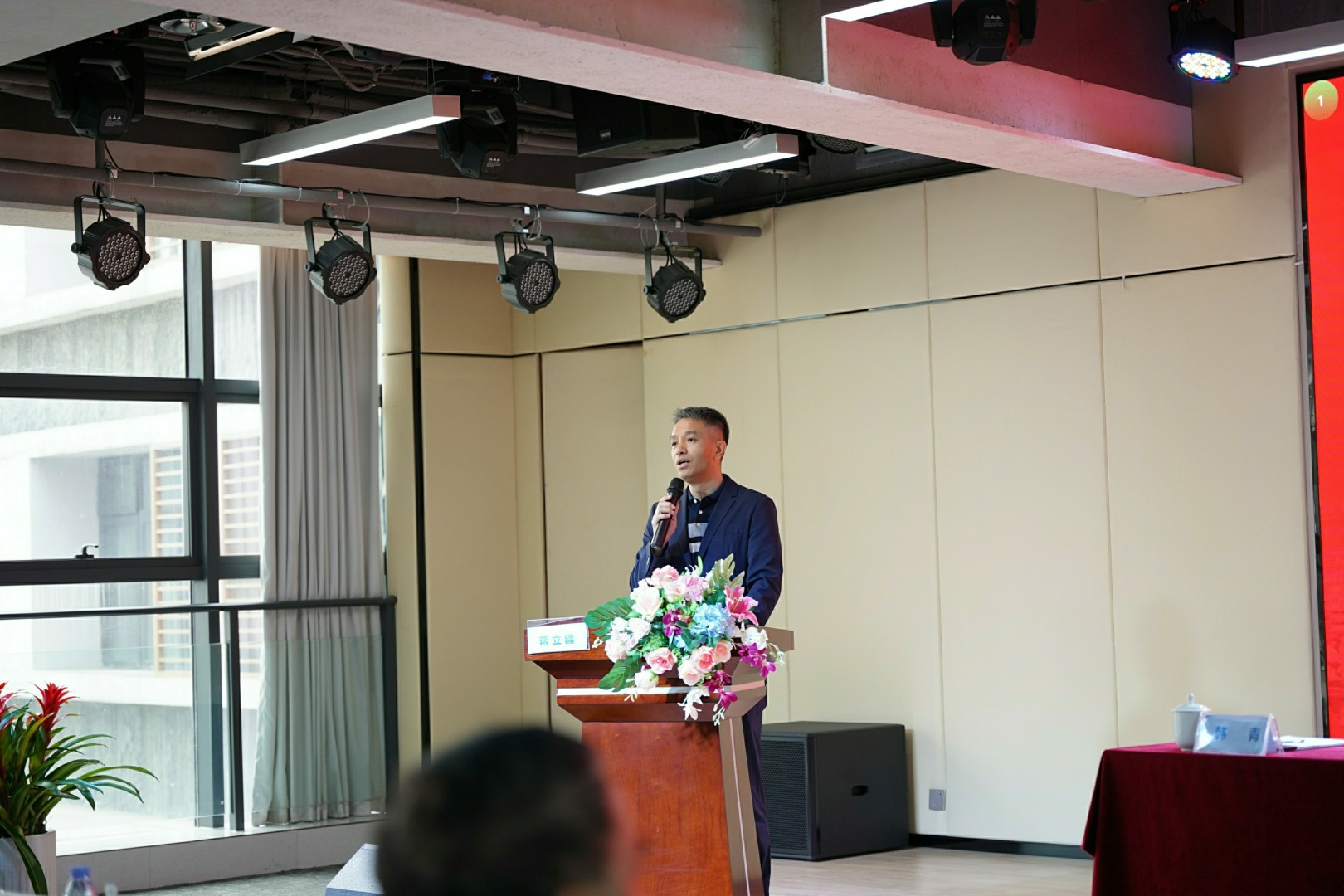 2蔣立疆教研員主持開班典禮.JPG